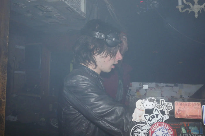 GET A ROOM 27