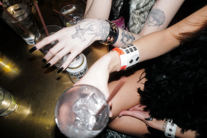 Kiss and Tell. A NYE Party.