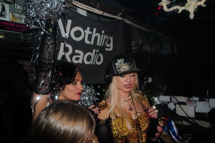 Kiss and Tell. A NYE Party.