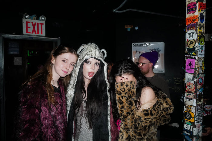 Kiss and Tell. A NYE Party.